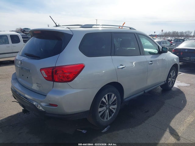 Nissan Pathfinder Sv