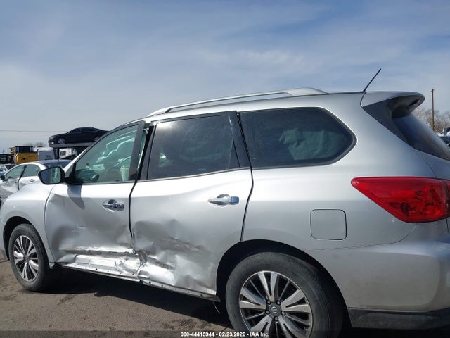 Nissan Pathfinder Sv