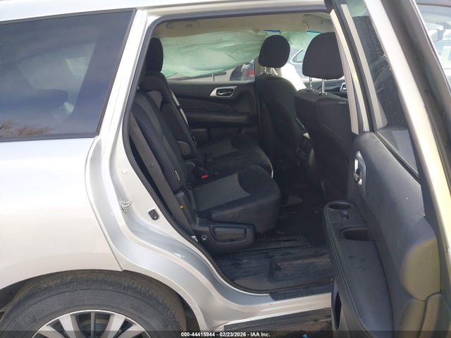 Nissan Pathfinder Sv