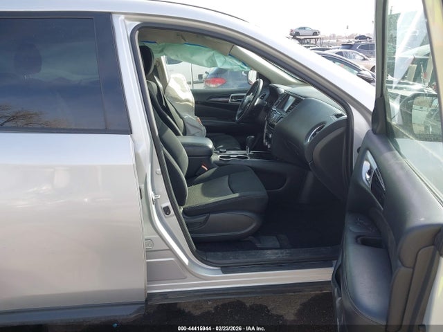 Nissan Pathfinder Sv