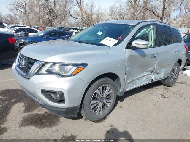 Nissan Pathfinder Sv