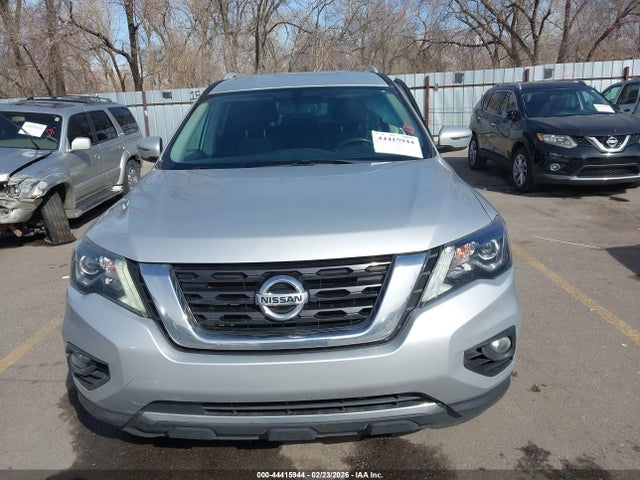 Nissan Pathfinder Sv
