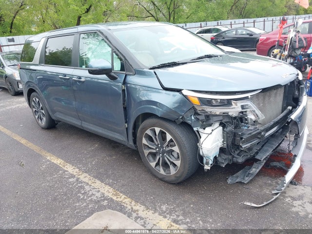 Salvage Kia Carnival Image