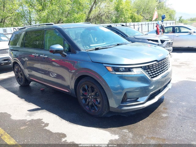 Salvage Kia Carnival Image