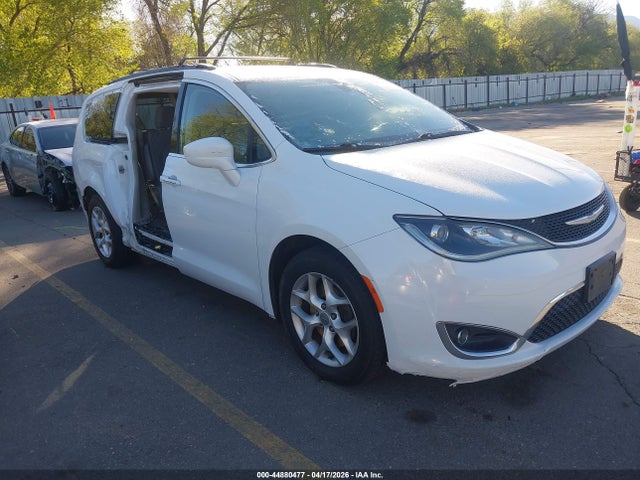 Salvage Chrysler Pacifica Image