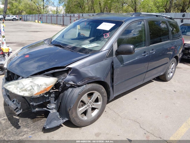 Toyota Sienna Ce