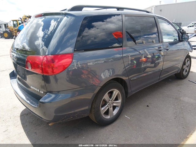 Toyota Sienna Ce