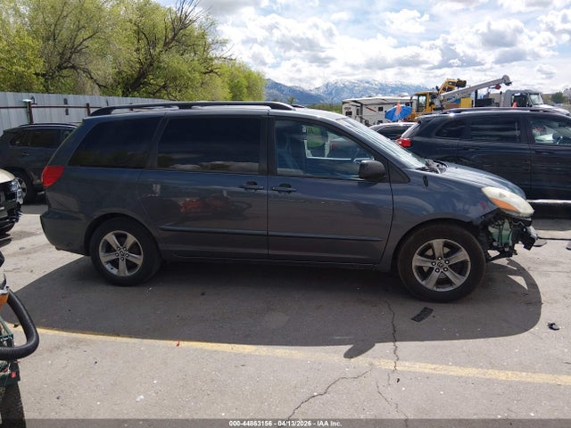 Toyota Sienna Ce