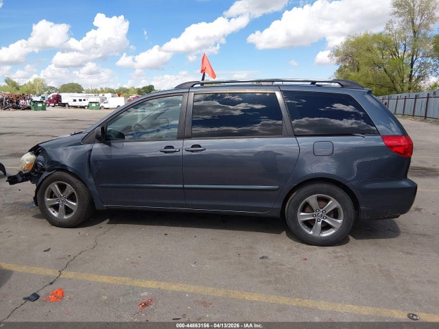 Toyota Sienna Ce