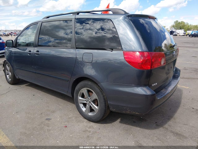 Toyota Sienna Ce