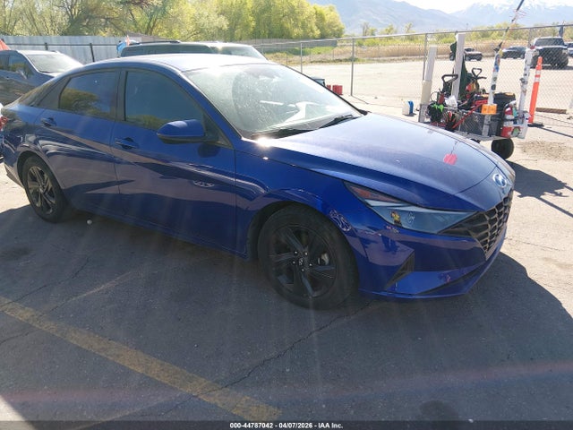 Salvage Hyundai ELANTRA Image