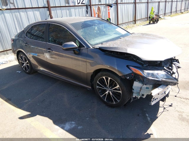 Salvage Toyota Camry Image