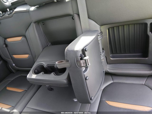 General Motors Sierra 3500HD 4wd  Standard Bed At4