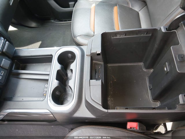 General Motors Sierra 3500HD 4wd  Standard Bed At4