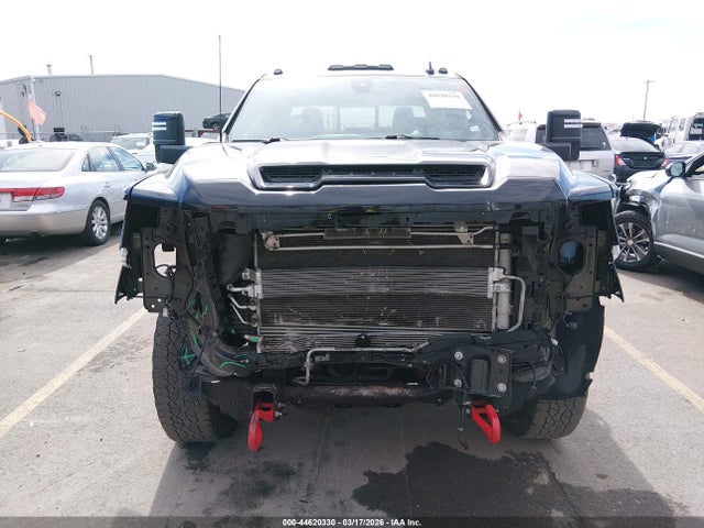 General Motors Sierra 3500HD 4wd  Standard Bed At4