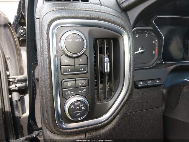 General Motors Sierra 3500HD 4wd  Standard Bed At4