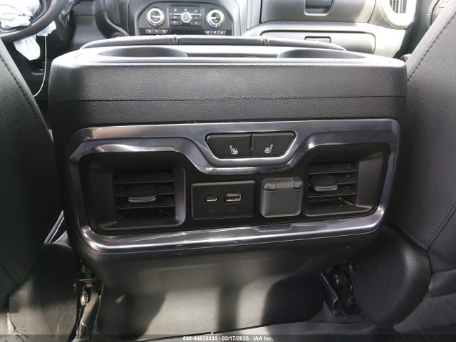 General Motors Sierra 3500HD 4wd  Standard Bed At4