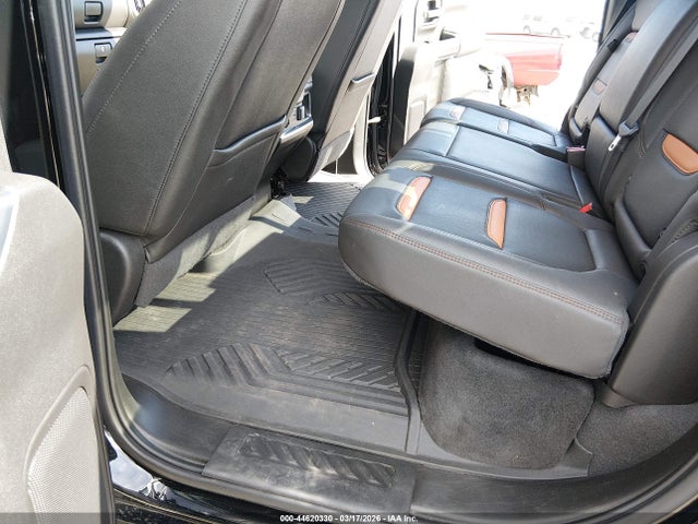 General Motors Sierra 3500HD 4wd  Standard Bed At4