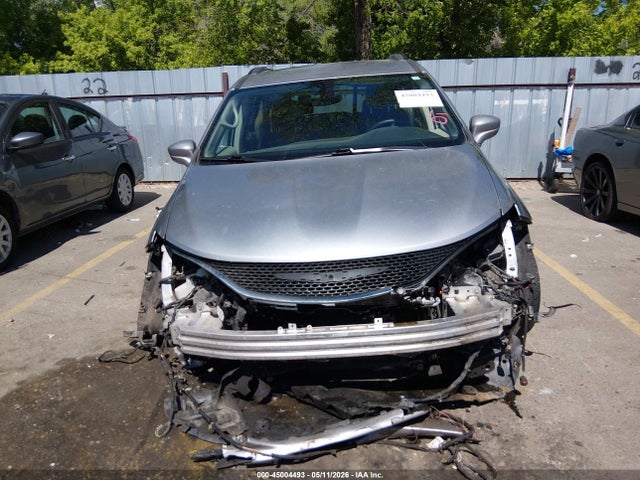 Chrysler Pacifica Touring-l