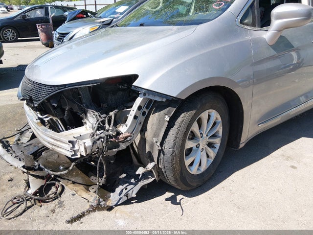 Chrysler Pacifica Touring-l