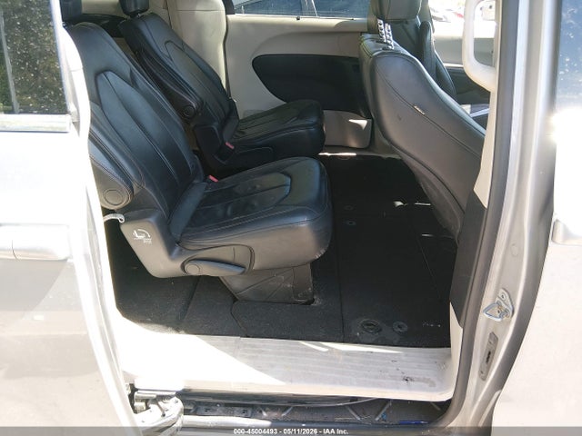 Chrysler Pacifica Touring-l