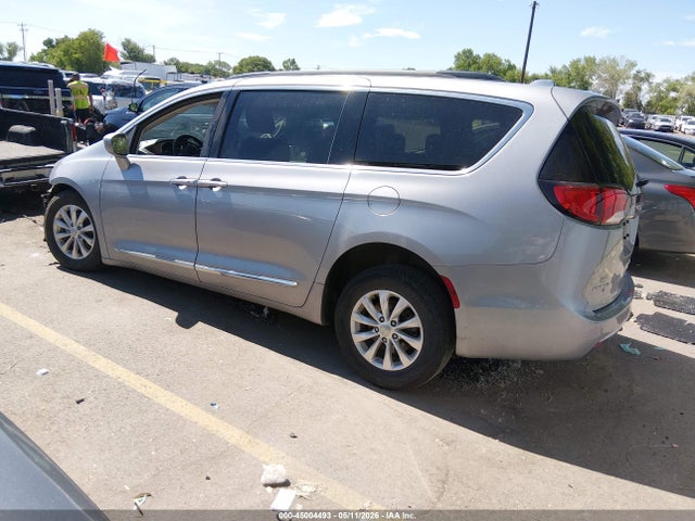 Chrysler Pacifica Touring-l