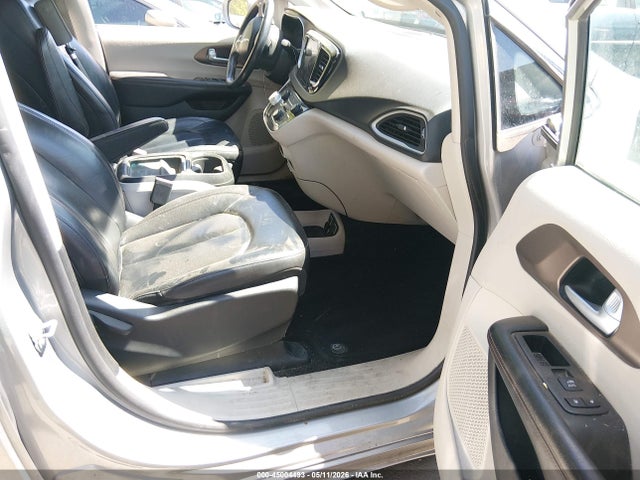 Chrysler Pacifica Touring-l