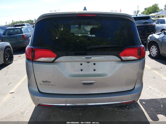 Chrysler Pacifica Touring-l