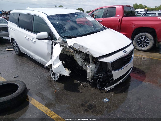 Salvage Kia Sedona Image