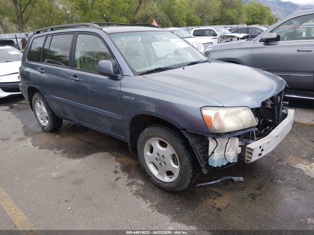 Salvage Toyota Highlander Image