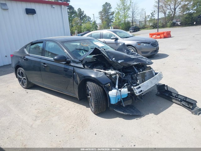 Salvage Nissan Altima Image