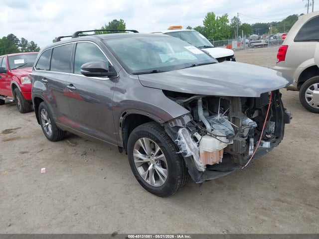 Salvage Toyota Highlander Image