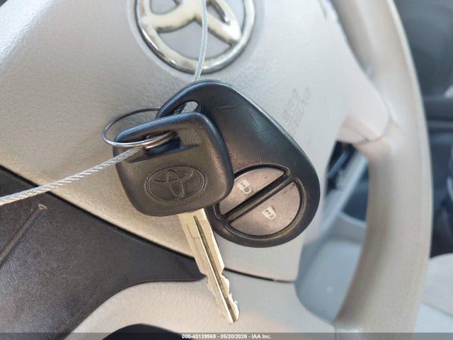 Toyota Sienna Base V6 7 Passenger