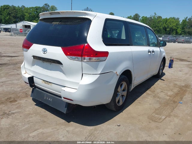 Toyota Sienna Base V6 7 Passenger