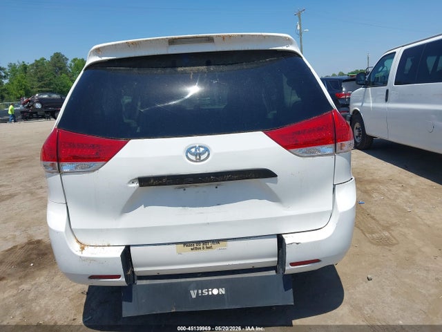 Toyota Sienna Base V6 7 Passenger
