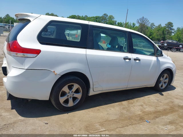 Toyota Sienna Base V6 7 Passenger