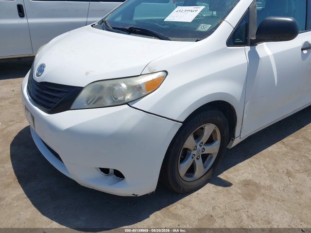 Toyota Sienna Base V6 7 Passenger