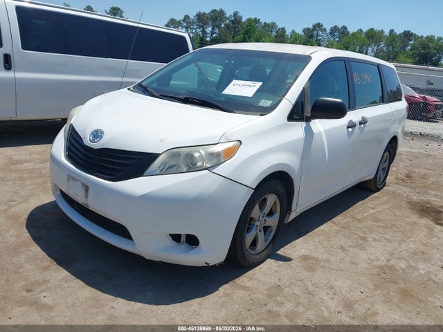 Toyota Sienna Base V6 7 Passenger