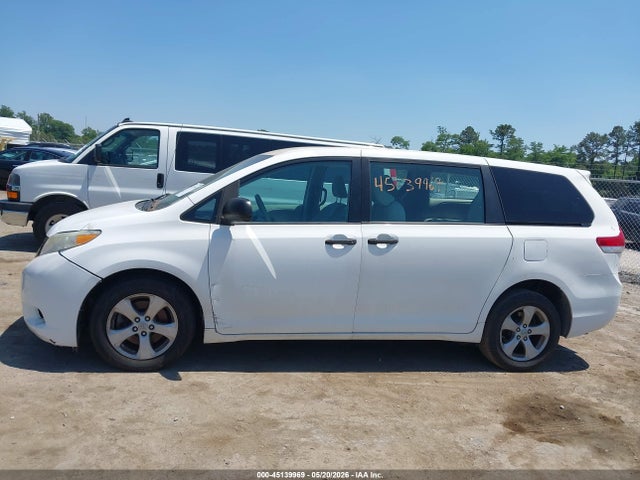 Toyota Sienna Base V6 7 Passenger