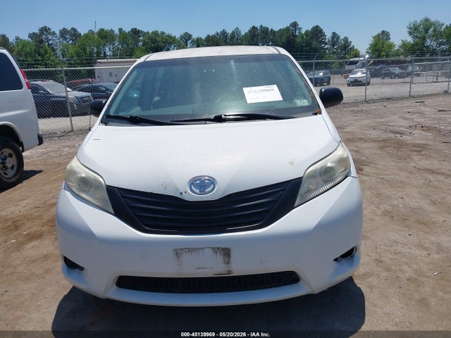 Toyota Sienna Base V6 7 Passenger