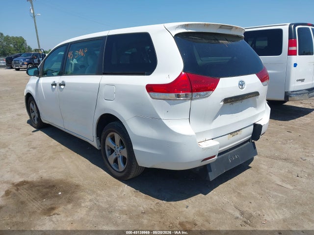 Toyota Sienna Base V6 7 Passenger