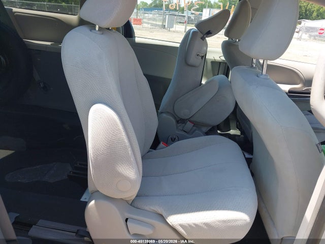 Toyota Sienna Base V6 7 Passenger