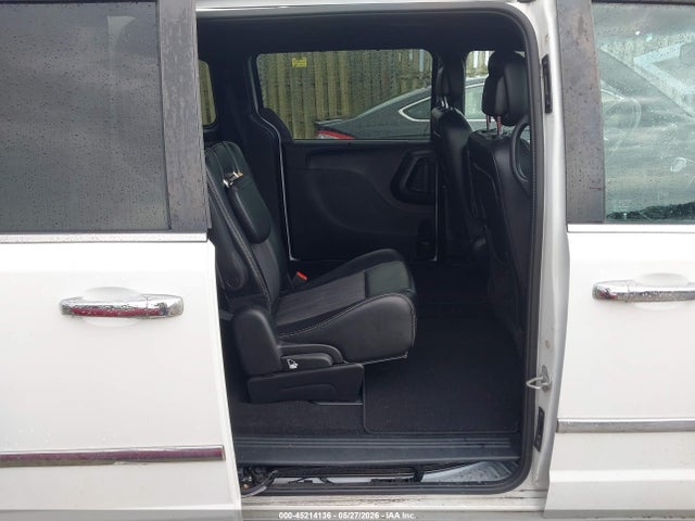 Chrysler Town & Country S