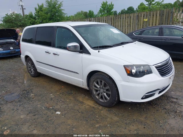 Salvage Chrysler Town & Country Image