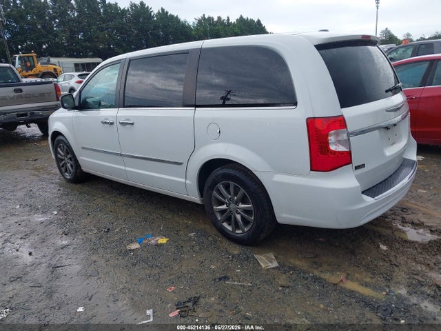 Chrysler Town & Country S