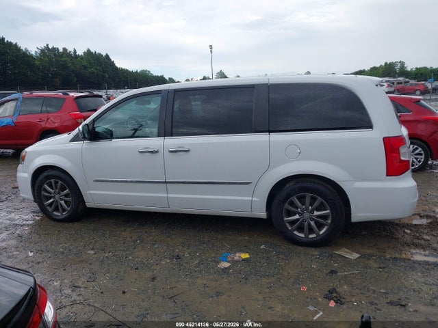 Chrysler Town & Country S