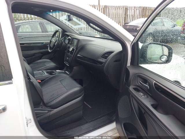 Chrysler Town & Country S