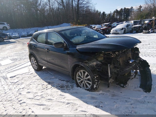 Salvage Nissan Rogue Image