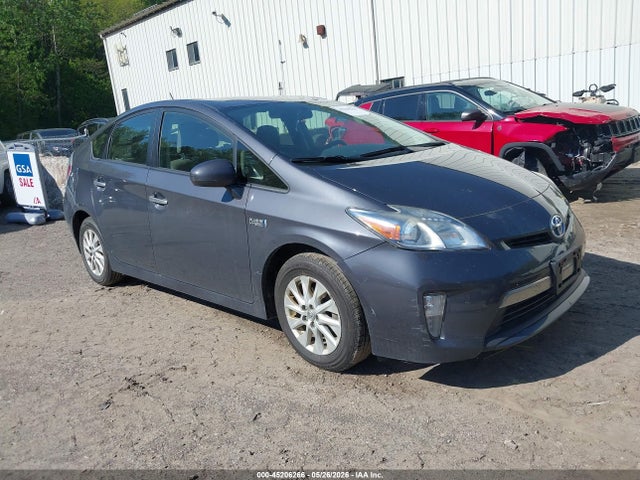 Salvage Toyota Prius Image