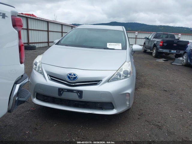 Toyota Prius v Two